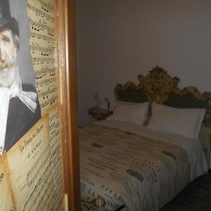 Camera con letto king size